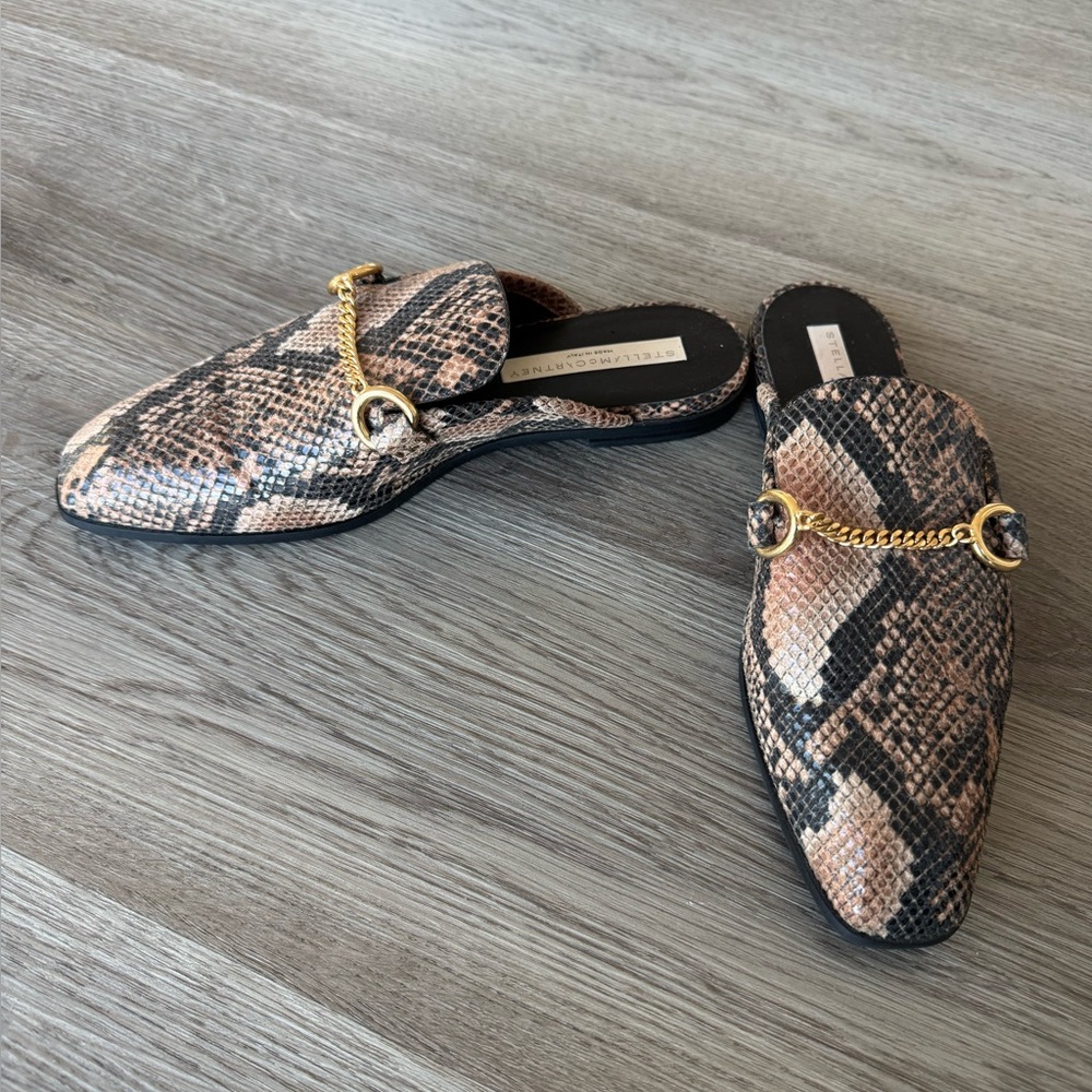 Stella McCartney Snake Print Mules with Gold Chain - Picture 2 of 7